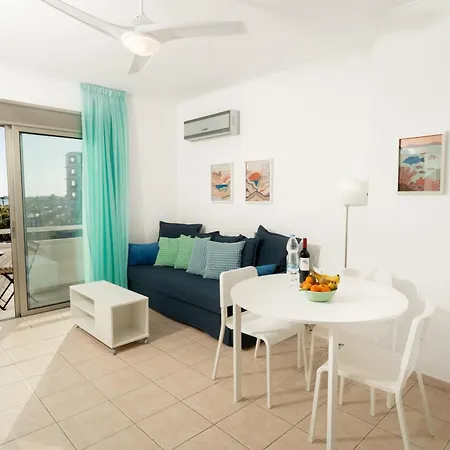 Stunning Mackenzie Sea Views Flat,1 Bedroom アパート ラルナカ